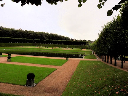 Exploring Chateau de Villandry Garden
