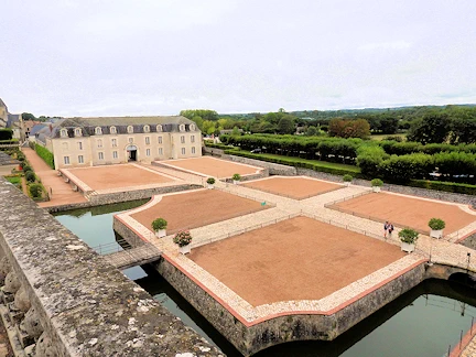 Exploring Chateau de Villandry Garden