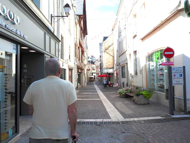Exploring Chinon