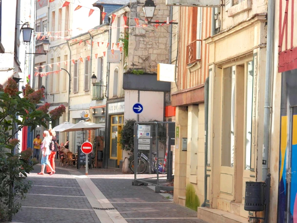 Exploring Chinon