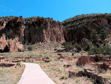 Bandelier National Monument: Main Loop Trail after Visitor Center