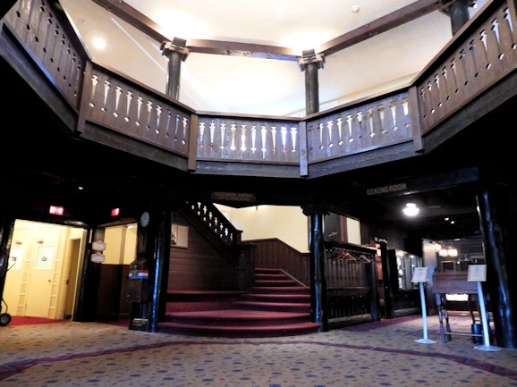 Grand Canyon El Tovar Hotel: Front Lobby
