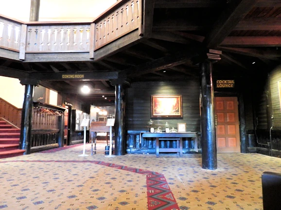 Grand Canyon El Tovar Hotel: Lobby & Front Entrance