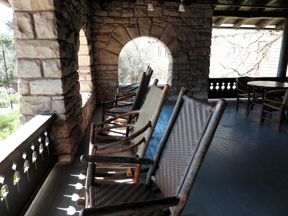 Grand Canyon El Tovar Hotel: Front Porch Rocking Chairs