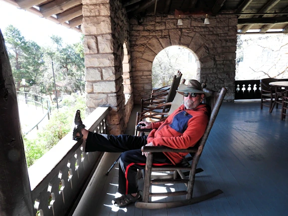 Grand Canyon El Tovar Hotel: Front Porch