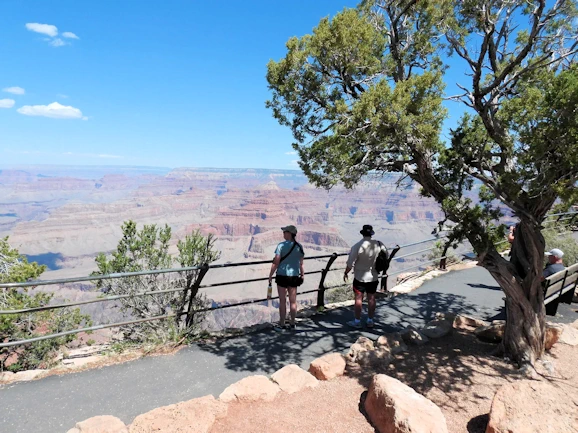 Looking further West from Hopi Point