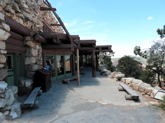 Shop/Restrooms/Snack Bar