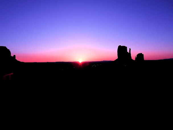Monument Valley: Almost Sunset behing The Mittens
