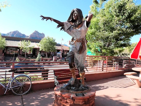 Sedona Canyon, AZ: Birdwoman Sculpture